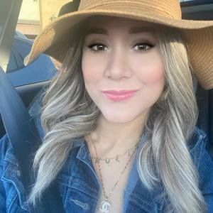 Meet your Posher, Carolina